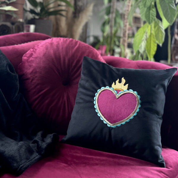 Coussin "Sacred Heart" noir – Image 2